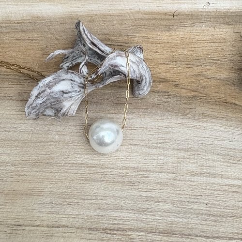 Collier ras du cou perle coquillage