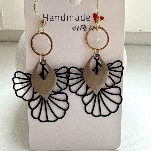 Boucles d’oreilles pendante noire