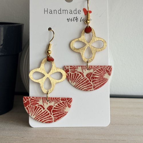 Boucle d'oreille pendante fantaisie ivoire et rouge