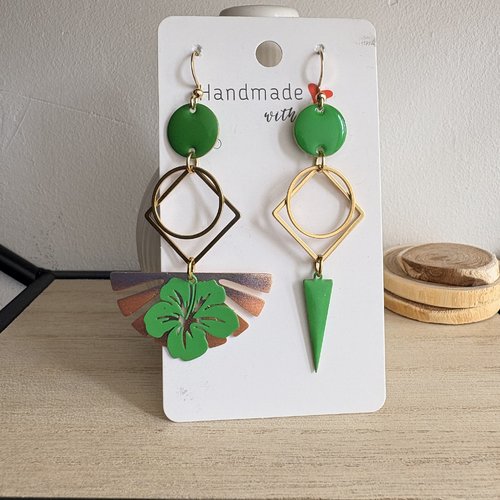 Boucle d'oreille dépareillée, fantaisie,cadeau femme,verte,original