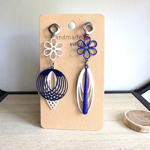Boucle d'oreille dépareillée, fantaisie,cadeau femme,marine et blanc original