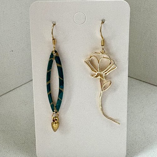 Boucles d’oreilles dépareillées