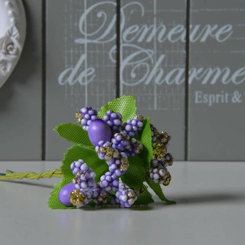 Bouquet de fleurs de noël coloris violet contient 3 branches 