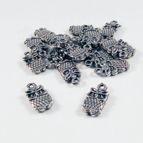 Ba04 - 2 breloques pendentifs en forme de hibou motifs métal argenté, 15mm x 8mm. 