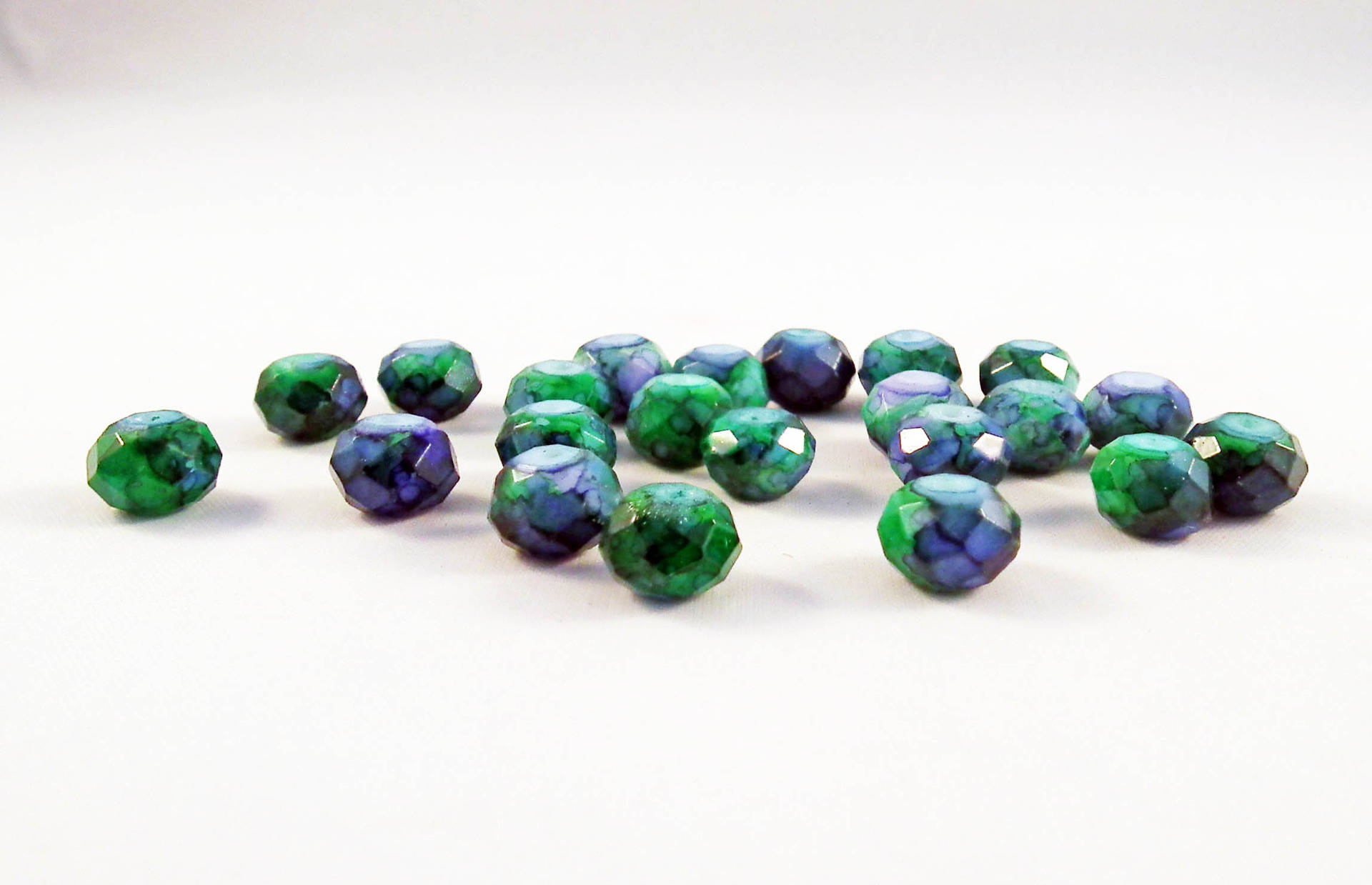 Inv51 - rare lot de 5 perles précieuses en cristal à facettes veines de  dragon marbre colorisé moucheté bleu vert - Un grand marché