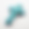 Inv69 - 1 grand pendentif breloque howlite turquoise en forme de croix de 7.5 x 5cm 