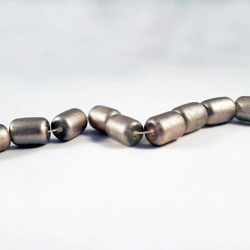 Inv23 - lot de 5 rares perles tubes cylindres en verre nacré taupe électrique de 10x7mm 