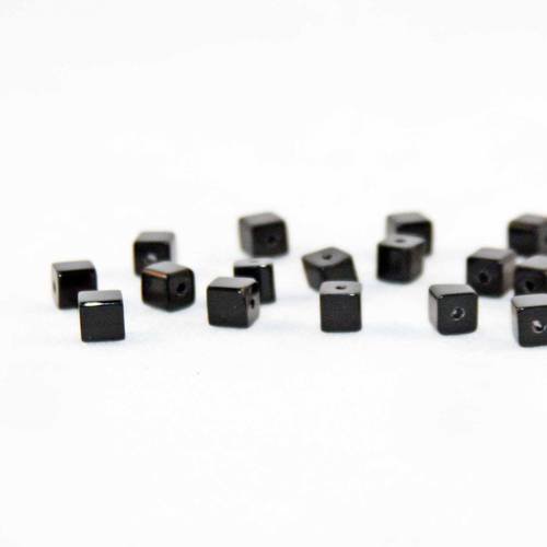 Pfm09p - lot de 10 perles en verre noires de forme carré cubique cube, 4mm x 4mm 