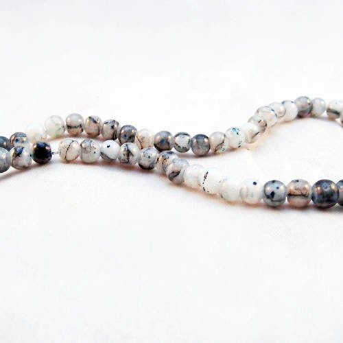 Inv158 - rare lot de 10 perles en verre motifs abstraits rétro asiatique moucheté léopard jungle tribal blanc gris 