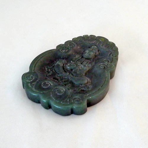 Bz139 - pendentif breloque en jade vert vieilli sculpté main mandarin motifs asiatique fille 