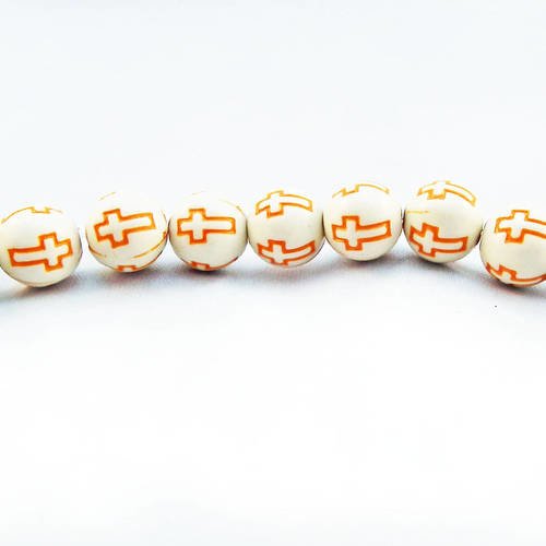 Pac109 - 10 perles rondes beige orange motifs croix avec légères imperfections en acrylique de 8mm de diamètre. 