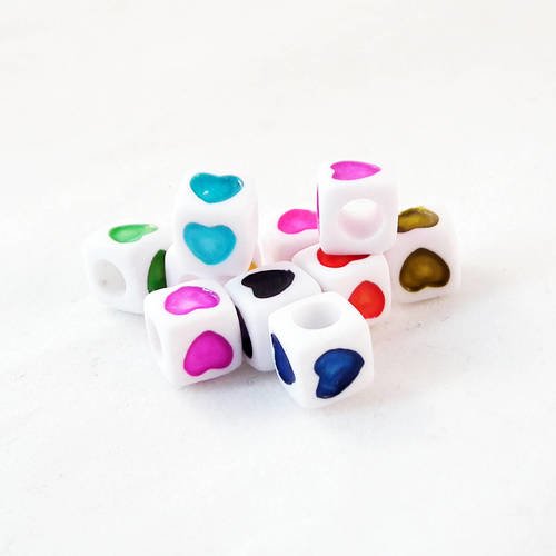 Phw35s - lot de 10 perles cube cubique dé motifs coeurs de couleurs mixtes en acrylique 