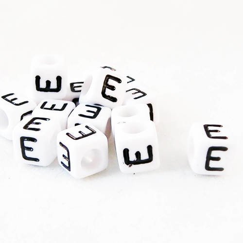 Nl43 - 1 perles alphabet lettre e en acrylique cubiques cubes de couleur blanc et noir 