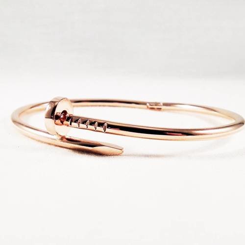 Magnifique support bracelet inspiration luxe de couleur plaqué or rose motifs griffe clou 