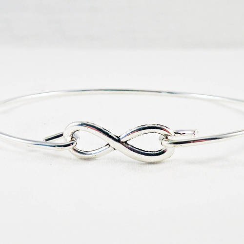 Support bracelet rond argenté avec signe infini ou forme 8 