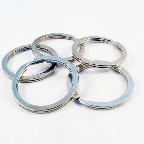 Lot de 5 anneaux pour porte-clés de 3cm et 3.2cm de diamètre métal argenté. 