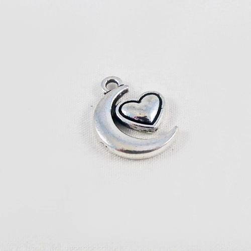 Bd60d - 1 pendentif breloque demie lune avec coeur en argent vieilli 