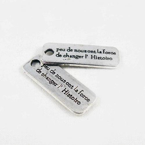 Lot de 2 breloques plaquette argent vieilli gravure "peu de nous ont la force de changer" 