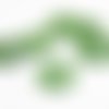 Pbb22 - une breloque pendentif en bois signe de paix "peace and love" vert 