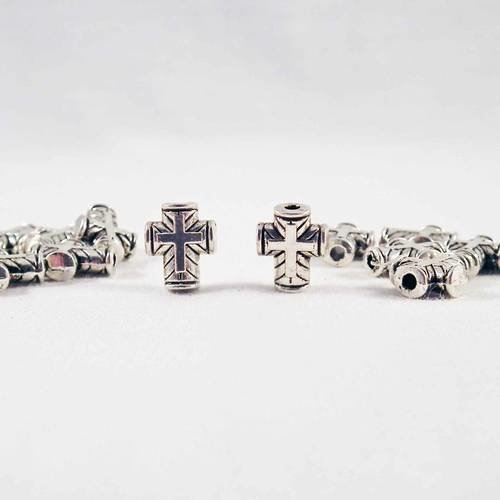 Int101 - 2 perles intercalaire en forme de croix arrondies à motifs sur les deux côtés en argent vieilli 