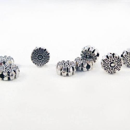 Isp18 - 5 perles intercalaires en forme de fleurs à motifs en argent vieilli 