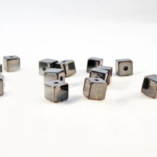 Pfm28m - lot de 10 perles carré cube cubiques 4mm en hématite noir gris 