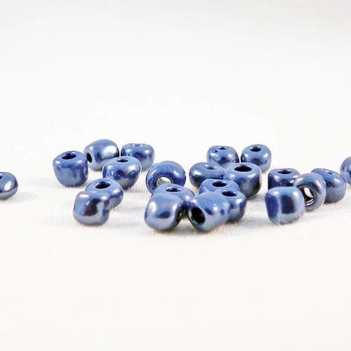 Pro43 - lot de 20 grosses perles de rocaille de 4mm en verre à reflets de couleur bleu foncé marine 