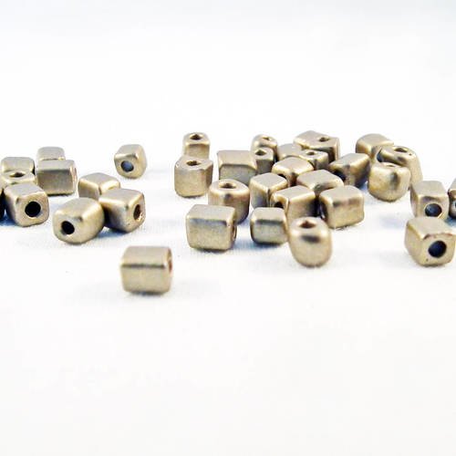 Lot de 10 perles en verre pépite d'or carré cube cubiques de couleur doré antique intercalaire spacer 