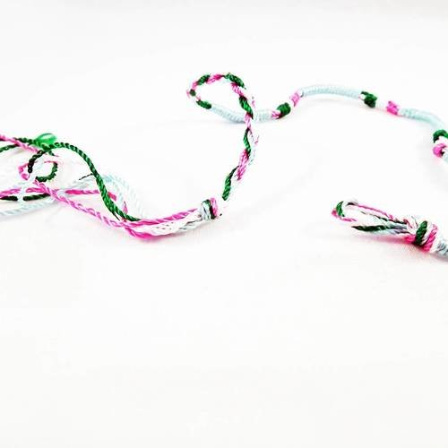Pu76 - 20cm de cordon tressé de couleur blanc vert rose et bleu ciel avec anneau tressé 