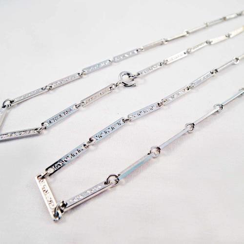 Magnifique long collier argenté à chaîne rectangles à motifs de 130cm avec fermoir rond 