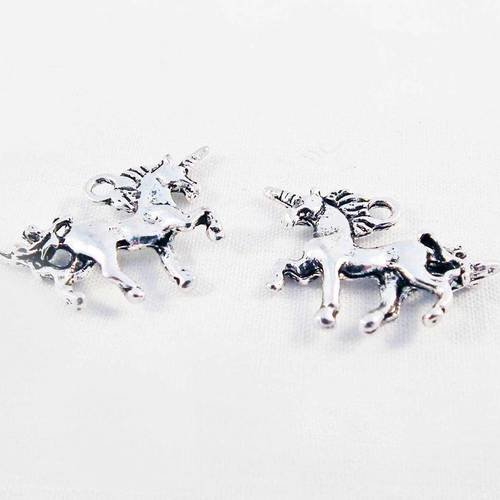 Ba11 - 2 breloques pendentifs licorne magique cheval argent vieilli 18mm x 18mm 