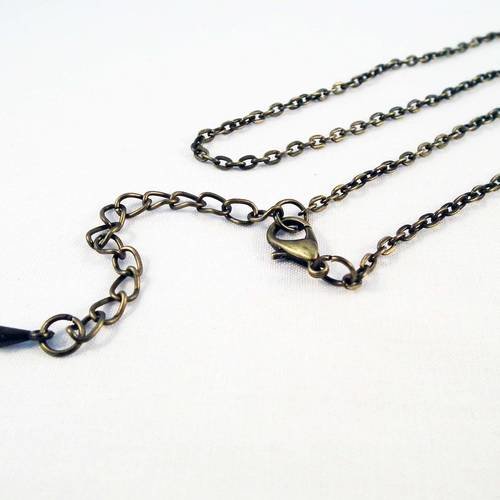 Collier à chaîne 50cm de couleur bronze avec fermoir à mousqueton chaînette d'extension et mini breloque goutte 