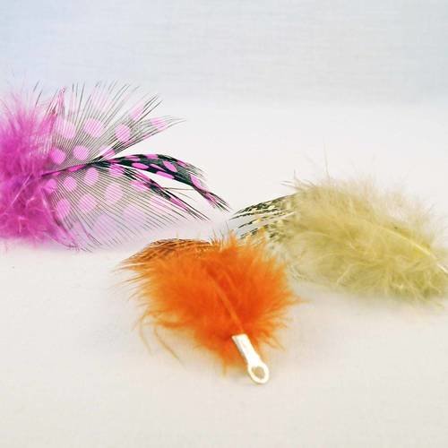 Lot de 3 plumes de pintade de couleurs mixtes avec embout argenté 
