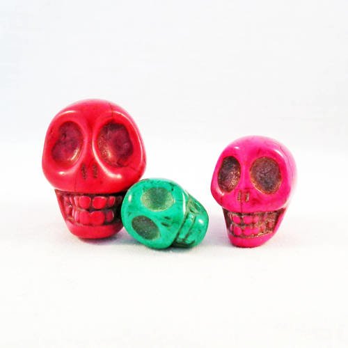 Lot de 3 grandes breloques géante pendentif connecteur howlite tête de mort rouge vert et rose 