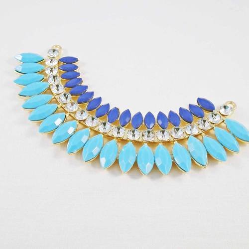 Grande breloque plastron teintes de bleu et turquoise et cristal strass avec deux trous dorés mat 