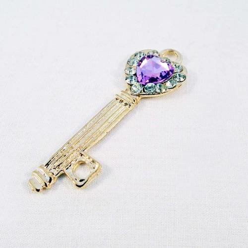 Pendentif breloque clé doré avec coeur en cristal lilas mauve et strass argenté de style swarovski 