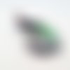 Pu40 - grande breloque feuille torsadé en verre lampwork murano teintes de vert et gris et côté noir 