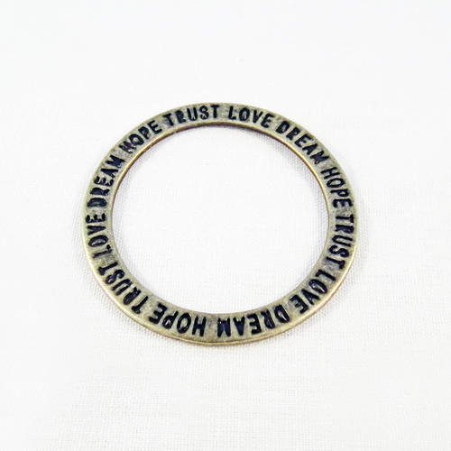 Breloque pendentif connecteur cercle anneau écriture "love dream hope trust" de couleur bronze 