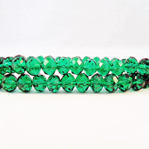 Une enfilade de 70 perles précieuses 8x6mm vert en verre cristal à facettes 