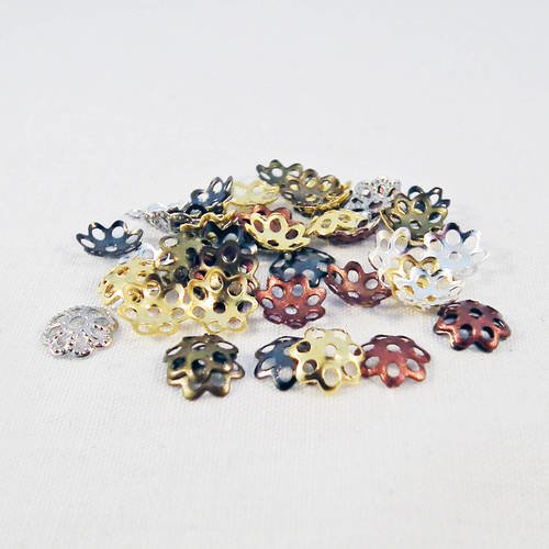 Lot de 50 perles de 6mm calottes en forme de fleurs de couleurs mixtes en fer 