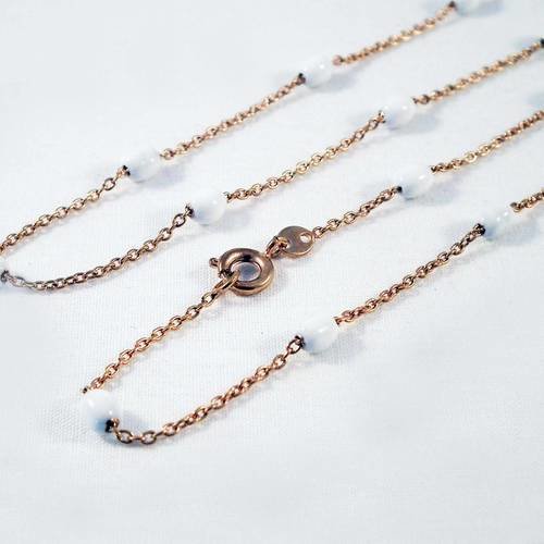 Sbc18 - collier 44cm chaîne mailles très fines doré antique foncé avec perles blanches avec fermoir 