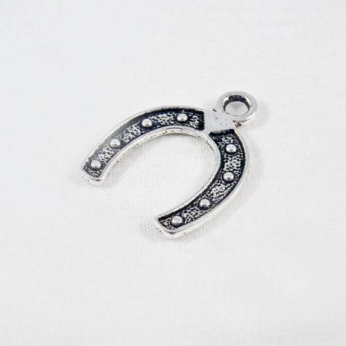 Bj08 - breloque pendentif charm horseshoe fer à cheval chanceux à motifs pois argent vieilli 