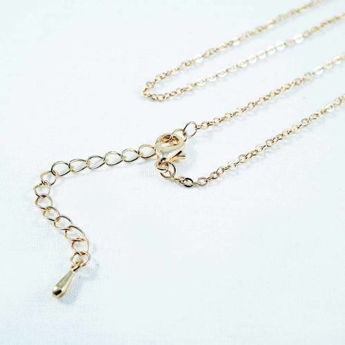 Collier 44cm à chaîne fines mailles doré mat légers reflets rosé avec fermoir à mousqueton 