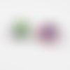 Lot de 2 perles en verre de cristal couleur vert jaune kaki vin rouge à reflets en forme de fleur trèfle 