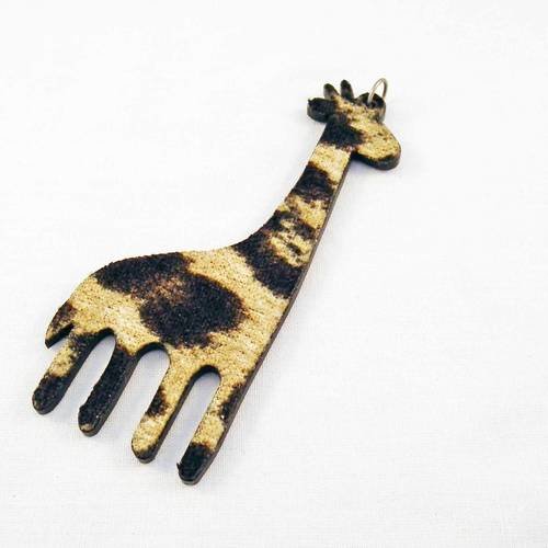 Pu10 - grande breloque pendentif girafe coté tissu texture poil léopard et côté acrylique noir 