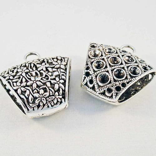 Lot de 2 bélières à motifs différents sur chaque face fleurs et ronds argent vieilli pour écharpe 40mm x 38mm 