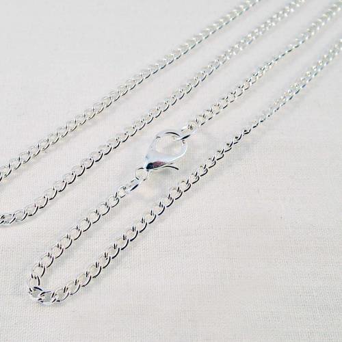Collier chaîne à mailles argenté et fermoir à mousqueton de 54cm 