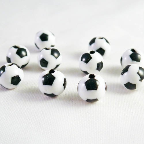 Lot de 10 perles en acrylique noir et blanc motifs soccer football sport 