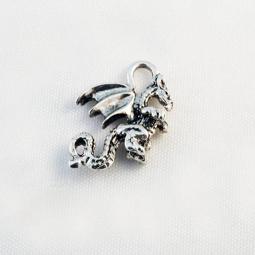 Ba96 - joli pendentif breloque dragon gargouille à queue et aile argent vieilli 