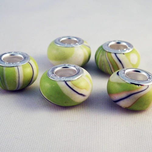 Lot de 5 perles à motifs teintes de vert et blanc de style pandora de 14mm x 8mm. 